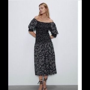 🔥Zara 🔥 Smocked Floral Dress XS navy ruched shirred